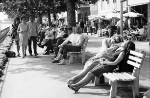 Meersburg: Uferpromenade mit Publikum