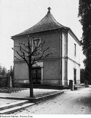 Bautzen. Taucherfriedhof (1523 angelegt). Francksche Gruft (1745). Eckansicht vom Friedhof
