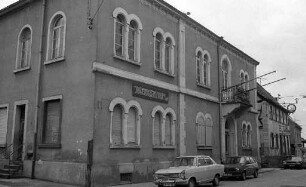 Jugendzentrum im alten Rathaus von Knielingen in der Saarlandstraße 16