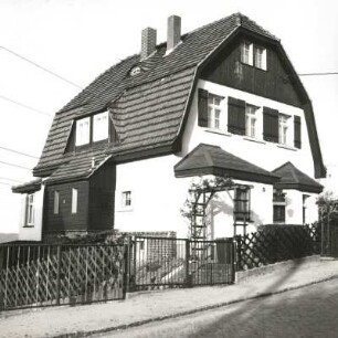 Cossebaude-Niederwartha, Friedrich-August-Straße 5. Wohnhaus (um 1900)