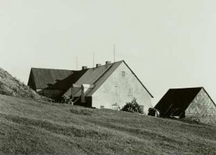 Tschechien, Bozi Dar (Gottesgab) - Neklid, Keilberggebiet, Grube Sonnenwirbel am Westhang, Huthaus von Nordwesten