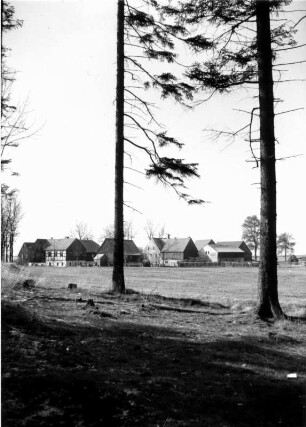 Schönfeld (Thermalbad Wiesenbad-Schönfeld). Ortsteilansicht mit Gehöften