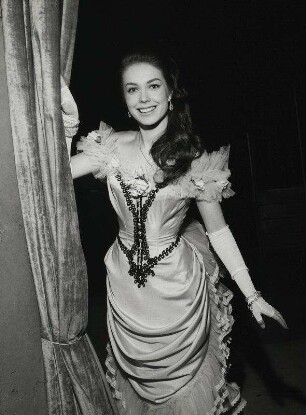 [Der Opernball, Titania Palast, Gisela Fritsch]