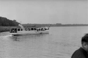 Ferienlager am Teufelssee : Blick auf ein Schiff