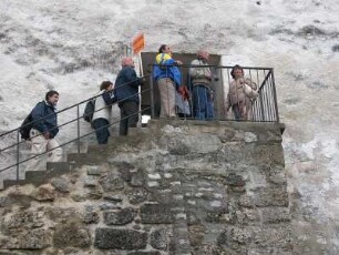 Salzburg - Besucher der Festung : Besucher in der Festung. Aufgenommen in der Altstadt von Salzburg, 2004