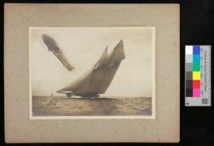 Fotokarte der S.M. Yacht "Meteor" (IV), um 1912 (Kieler Woche mit Luftschiff "Viktoria Luise")