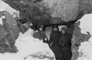 Wordie-Bucht : Versteckstein 500 m südöstlich vom Postenfelsen (Helmut Reyer, Werner Schlösser, Siegfried Czapka)
