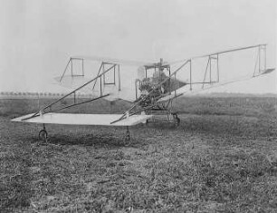 Doppeldecker, startend : Technikgeschichte | Fliegende Menschen | Flugzeuge | Flugplatzbetrieb und Flugzeugbau