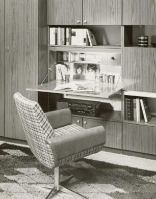 Drehsessel : Wohnzimmermöbel (1973; Möbelkombinat Erfurt (MKE)). Anbauwand und Sessel