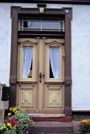 Detail voriges Bild: Haustür, zweiflügelig mit Oberlicht
