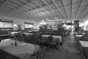 Wiedereröffnung der neu gestalteten Pizzeria "Centrale" in der Sophienstraße 57
