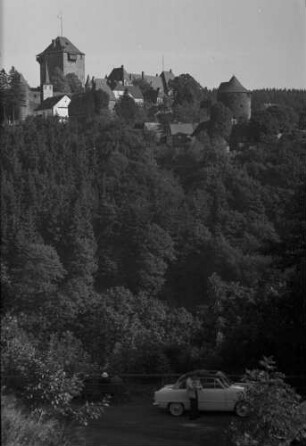 Burg: Schloss Burg, mit Straße