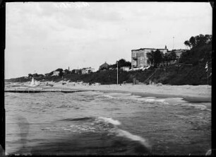 Ostseebad Henkenhagen (Ustronie Morskie/Polen). Strand und Strandschloss