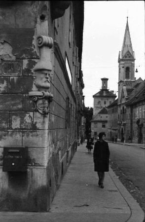 Zagreb, Agram: Plastik an der Hausecke, Hintergrund Turm der Katharinenkirche