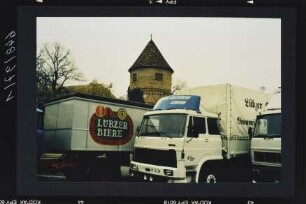 Brauereifahrzeuge vor Lübzer Amtsturm
