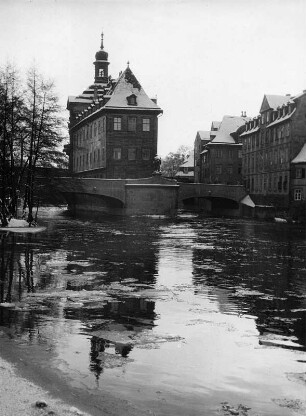Bamberg. Neues Rathaus mit Brückenturm (Turm 1385). Ansicht über die Regnitz