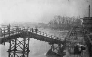 Zerstörter Fußgängersteg, Eisenbrücke Ladenburg