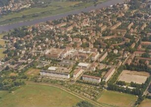 Dresden-Laubegast. Stadtteilansicht über den Niedersedlitzer Flutgraben. Luftbild-Schrägaufnahme von Westen
