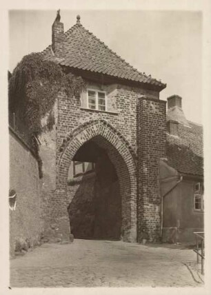 Ostpreußen. Preußisch-Holland. Ansicht des, im 14. Jh. errichteten, Mühlentores