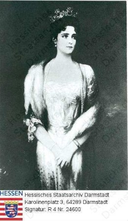 Alexandra Fjodorowna Zarin v. Russland geb. Prinzessin Alix v. Hessen und bei Rhein (1872-1918) / Porträt, im Abendkleid mit Krone, stehend, Kniestück
