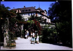 Insel Mainau: Schloss vom Rosengarten aus