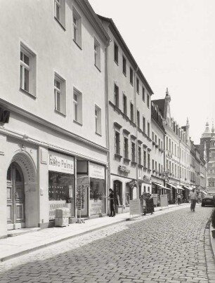 Pirna, Blick über Schössergasse : Pirna-Altstadt. Schössergasse. Blick nach Osten gegen Rathaus und Turm der Marienkirche