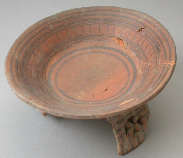 Three-footed clay bowl