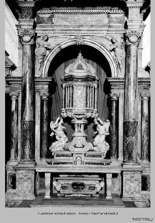 Hochaltar: Ziborium mit Leuchterengel