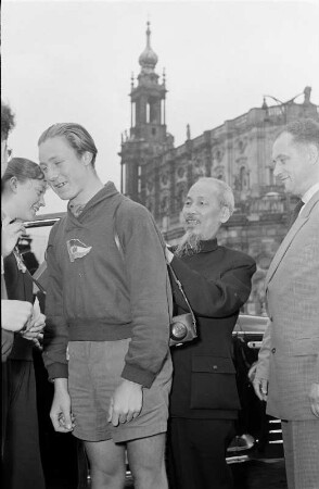 Dresden-Altstadt. Hồ Chí Minh, Präsident der Demokratischen Republik Nordvietnam, auf dem Theaterplatz