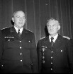 Kreisfeuerwehrverband Stormarn: Bad Oldesloe: Oldesloer Hof: Mitgliederversammlung: Kreisbrandmeister Heinz Poschmann mit seinem Vorgänger Hinrich Harms, ehemaliger Kreisbrandmeister