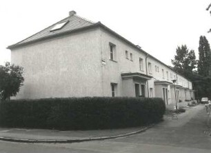 Dresden-Trachau. Wohnsiedlung der Gewobag (1928/um 1935; H. Richter). Wohnblock, Brehmweg 1/23. Straßenansicht
