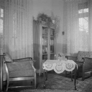 Raumaufnahmen in einer Wohnung mit Zahnarztpraxis in Dresden-Weißer Hirsch