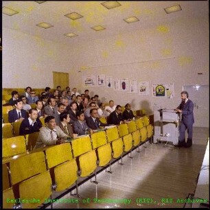 Teilnehmer der International Atomic Energy Agency (IAEA) während eines Kurses in der Schule für Kerntechnik (SKT)