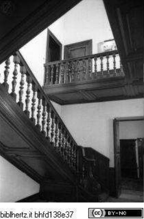 Villino Stroganoff, Großes Treppenhaus, Eingangsbereich (Raum V 005)