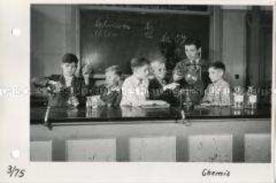 Chemie-Unterricht in der Carl-von-Ossietzky-Schule in Berlin-Pankow