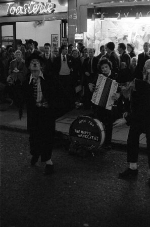 In London The Happy Wanderers on Charing Cross Road (?) : In London The Happy Wanderers on Charing Cross Road (?);