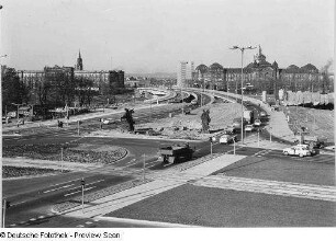 Dresden. Blick über die Kreuzung Nord-Süd-Achse / Pillnitzer Straße und Dr.-Rudolf-Friedrichs-Brücke (Carolabrücke) nach Norden