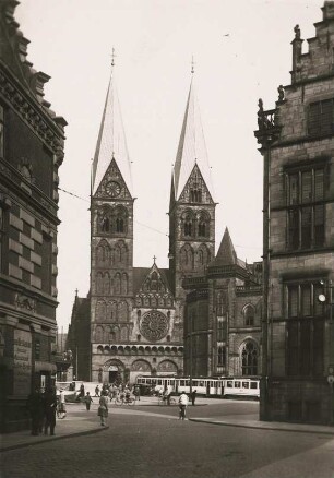 Bremen. Blick zum Dom am Markt, rechts davon die Börse