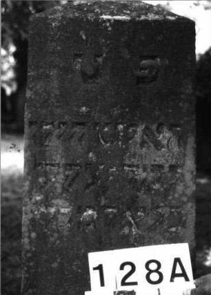 Grabstein 128 (Index: 100085490) Maße HxBxT: 110x38x32 cm Beschreibung: Obelisk: Grabstein 128A