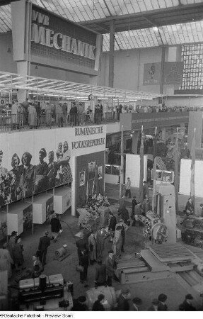 Blick auf einen Teil der Ausstellungsfläche der Volksrepublik Rumänien