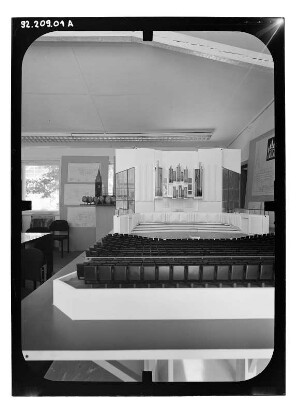 Neubrandenburg. Stadtkirche St. Marien (Konzertkirche Neubrandenburg). Inneres mit Orgel