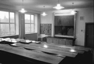 Freiburg: Handelsschule; Physiksaal Handelsschule; mit Fenster