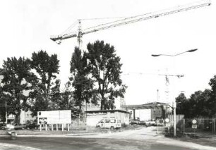 Dresden-Altstadt. Neubau Sächsischer Landtag. Baustelleneinfahrt Holländische Straße. Blick auf Stahlkonstruktion für Plenarsaal