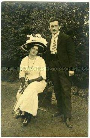 Richard und Florentine Fleischhut im Garten