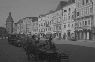 Wels: Hauptplatz [Stadtplatz] mit Ledererturm