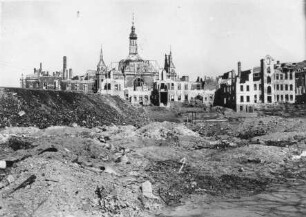 Blick über das Johannistal auf das zerstörte Buchhändlerhaus