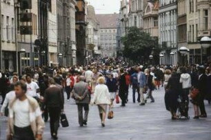 Rostock, Kröpeliner Straße. Blick nach Osten zum Rathaus