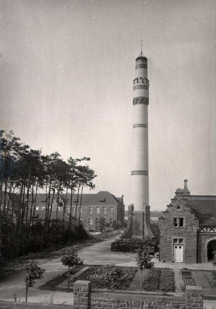 Städtisches Klinikum. Kesselhaus - Dampfschornstein