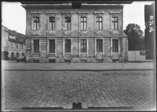 Potsdam, Hegelallee. Wohnhaus. Straßenfront