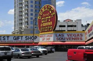 Las Vegas - Souvenirladen am nördlichen "Strip" : Aufgenommen am 8. August 2012 am Las Vegas Boulevard ("Strip"), der sechs Kilomter langen Hauptstraße im Spielerparadies Las Vegas